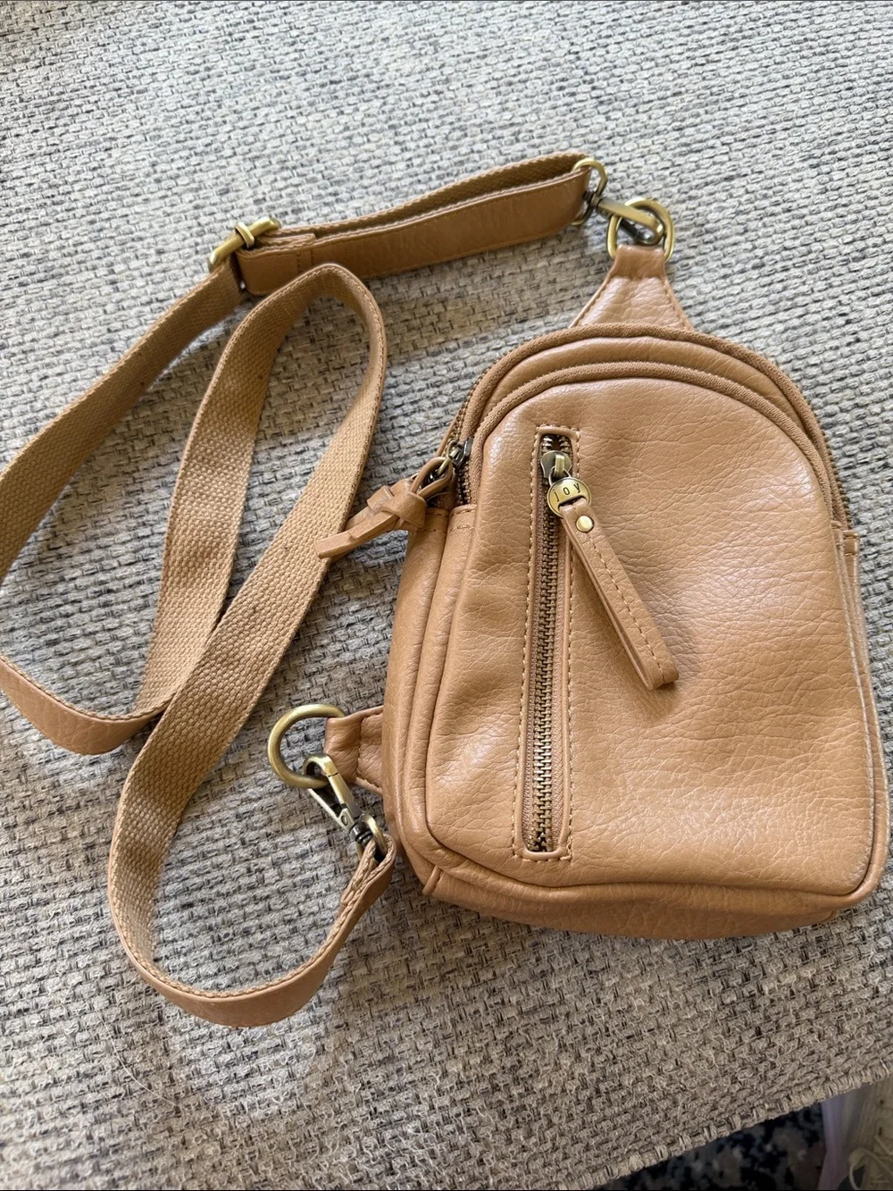 Tan Leather Crossbody Sling Bag - Casual Everyday Style (7)